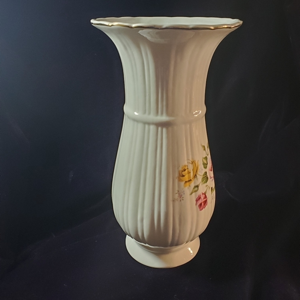 Porcelain Vase - Picture 3 of 12
